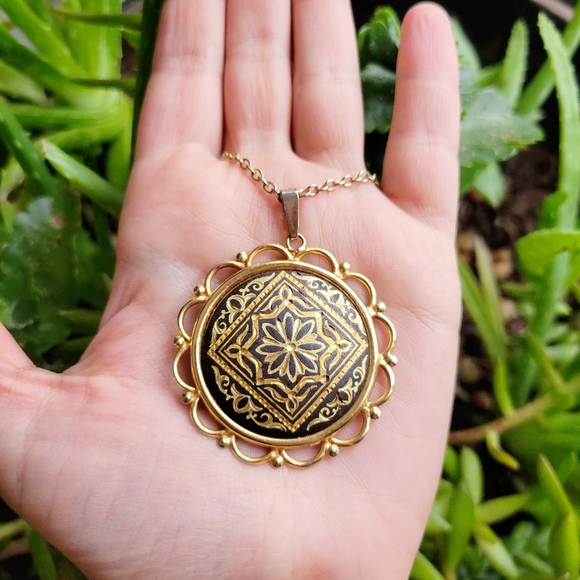 Vintage Ornate Necklace - Picture 4 of 13